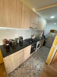 A kitchen or kitchenette at Delta Muga, Piso muy cerca de la playa