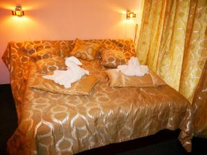 Postel nebo postele na pokoji v ubytování Kizhi ART Hotel Kharkiv