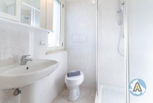 A bathroom at Villino Fonte del Mare