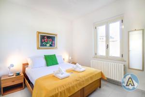 A bed or beds in a room at Villino Fonte del Mare
