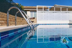 The swimming pool at or close to Villino Fonte del Mare