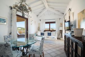 Posezení v ubytování S'Abba e Sa Pedra - Your House in Sardinia