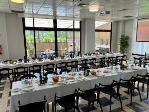 Reštaurácia alebo iné gastronomické zariadenie v ubytovaní Turia Valencia