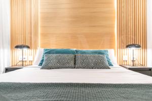 A bed or beds in a room at Elegant studio in the heart of Malaga by REMS