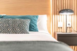 A bed or beds in a room at Elegant studio in the heart of Malaga by REMS
