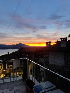 a view of the sunset from the balcony of a house at Appartamento VillaGiò - Terrazzo in Stresa
