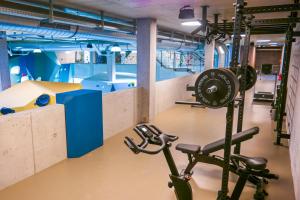 Фітнес-центр і / або тренажери в Boulderbar Hotel Leonding