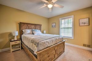 A bed or beds in a room at Smyrna Townhome, Close to Truist Park!