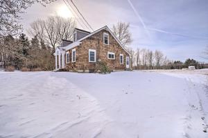 una casa con nieve en el suelo delante de ella en Charming Oswego Cottage Rental on Orchard!, en Oswego