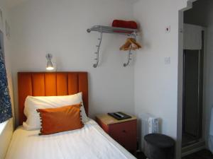 Ένα ή περισσότερα κρεβάτια σε δωμάτιο στο The Scala Hotel