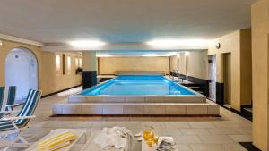 a large swimming pool in a hotel room at Sporthotel Fichtenhof in Maranza