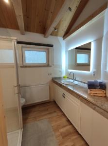 Nhà bếp/bếp nhỏ tại Haus Toskana, Kleines Ferienhaus im Toskanagarten +7 ảnh
