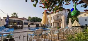 Bazén v ubytování Loya Vita Hotel nebo v jeho okolí