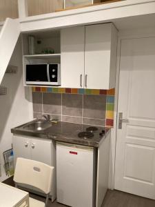 Kuchnia lub aneks kuchenny w obiekcie Appartement T1 Avignon centre