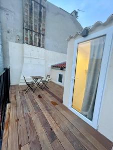 En balkon eller terrasse på LaFrenchCasa Noailles