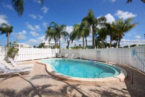 Gallery image of Castle Beach 105, Gulf Front, 2 Bedrooms, , Elevator, Sleeps 6, Heated Pool in Fort Myers Beach