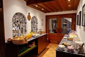 a kitchen with a counter with a basket of food at Gästehaus Geist Inkl, Chiemgau Karte in Ruhpolding