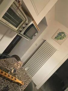 Kuchyňa alebo kuchynka v ubytovaní Bolkovac Apartman Ulica Donje selo 33 Fužine