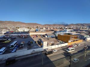 an aerial view of a city with a parking lot at Copernico amoblado 1Dormi. 4 personas 1Est in Antofagasta