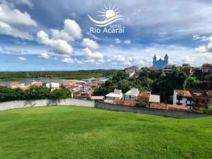 - une vue sur la ville de rico australia dans l'établissement Hotel Rio Acaraí, à Camamu