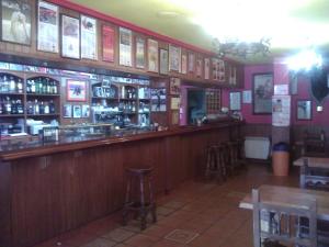 Khu vực lounge/bar tại Hostal restaurante Villa de Sepúlveda