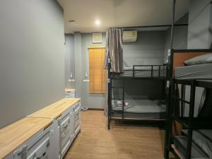 norndee hostel客房内的一张或多张床位