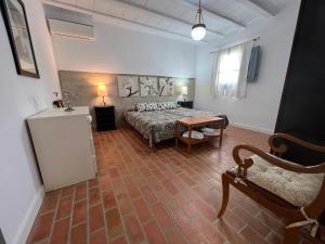 Lova arba lovos apgyvendinimo įstaigoje Casa Rural Alzabara con Piscina Privada