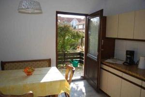 a kitchen with a table and a view of a yard at Ferienhaus Kaffenberger in Michelstadt