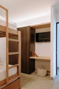 a room with two bunk beds and a kitchen at Wabi Salvi Apartment-A senses experience. in San Salvador