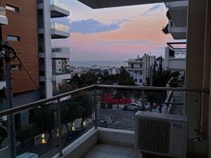 Μπαλκόνι ή βεράντα στο Alimos seaview apartment