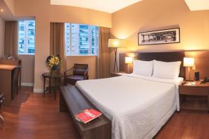 Cama ou camas em um quarto em Golden Tulip Porto Vitória