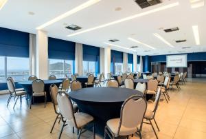 Konferenční prostory v ubytování Golden Tulip Porto Vitória + 37 fotografií