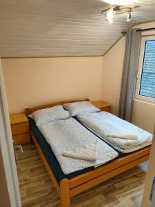 Letto o letti in una camera di Joky Katona Rooms & Apartments