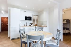 A kitchen or kitchenette at Apartamento Playa del Cura