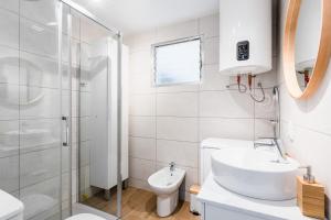 A bathroom at Apartamento Playa del Cura Még 12 kép
