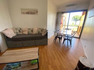 Posezení v ubytování Residence Santa Lucia, studio avec piscine , vue mer et pied dans l'eau , Moriani-Plage + 41 fotografií