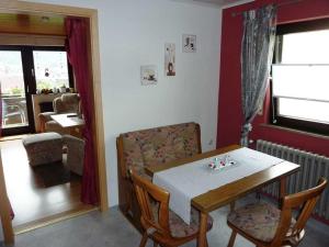 a dining room with a table and a table and chairs at Ferienwohnung Kraemer in Erbach in Erbach