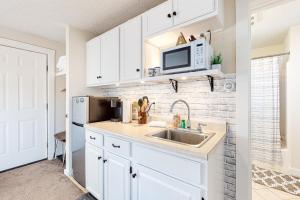 a kitchen with a sink and a microwave at Dream Weaver in Ludlow