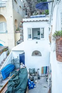 A balcony or terrace at Capri magic house on the beach