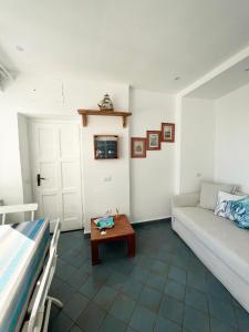 A bed or beds in a room at Capri magic house on the beach