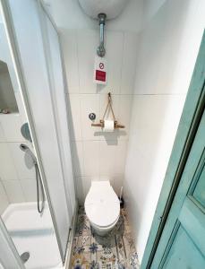 A bathroom at Capri magic house on the beach