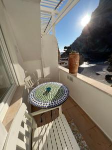 A balcony or terrace at Capri magic house on the beach