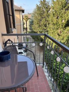 a table and chairs on a balcony with a view at App di Tania in Reggio Emilia