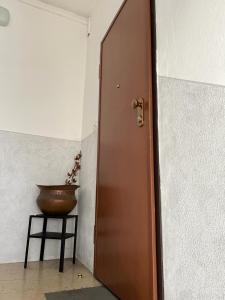 a door in a room with a vase on a table at App di Tania in Reggio Emilia