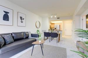 Wonderful 1 BR Apt Located At Pentagon City的休息区