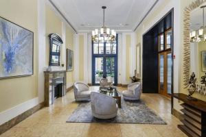 Wonderful 1 BR Apt Located At Pentagon City的休息区