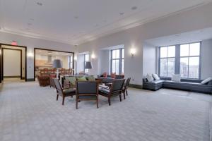 Wonderful 1 BR Apt Located At Pentagon City的休息区