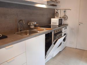A kitchen or kitchenette at Villetta Marianna