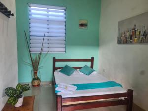 Postel nebo postele na pokoji v ubytování Hotel Alcázar Real