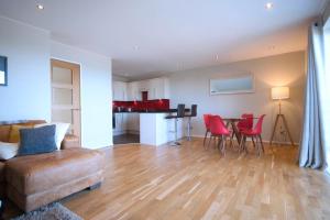 Gallery image of Stunning 3 bed seaview apartment in Musselburgh